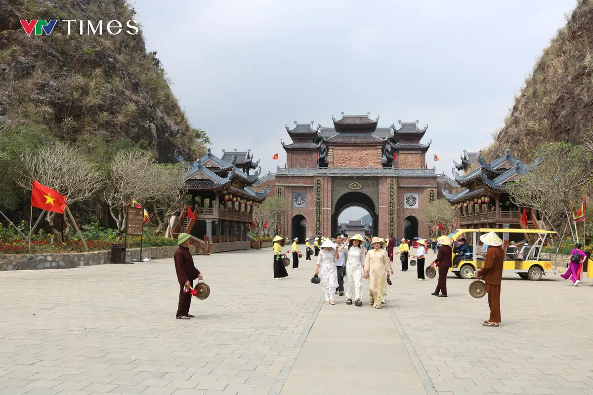 Thung Ui - Điểm nhấn mới trong kh&ocirc;ng gian văn h&oacute;a t&acirc;m linh của v&ugrave;ng đất Cố đ&ocirc; Hoa Lư- Ảnh 1.