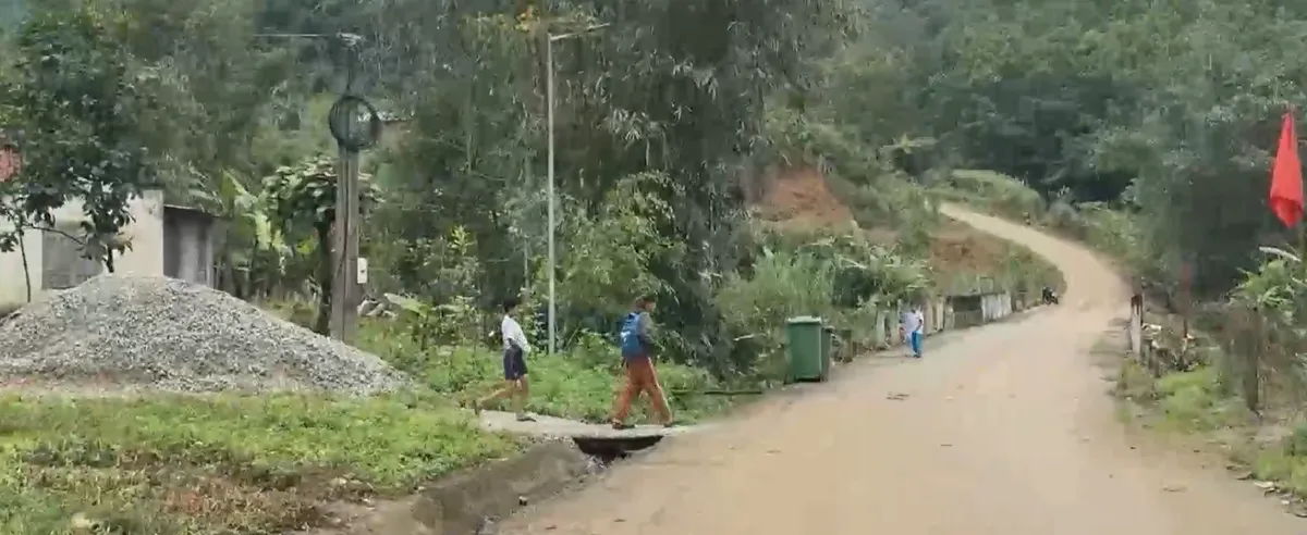 Sạt lở miền n&uacute;i, TP. Đ&agrave; Nẵng tiếp tục ban bố t&igrave;nh huống khẩn cấp- Ảnh 1.