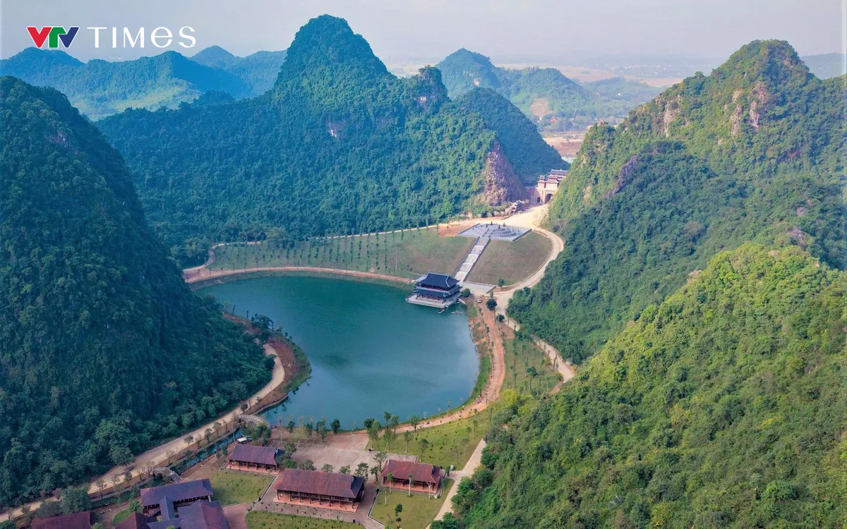 Toàn cảnh Thung Ui nhìn từ trên cao. Ảnh: QH