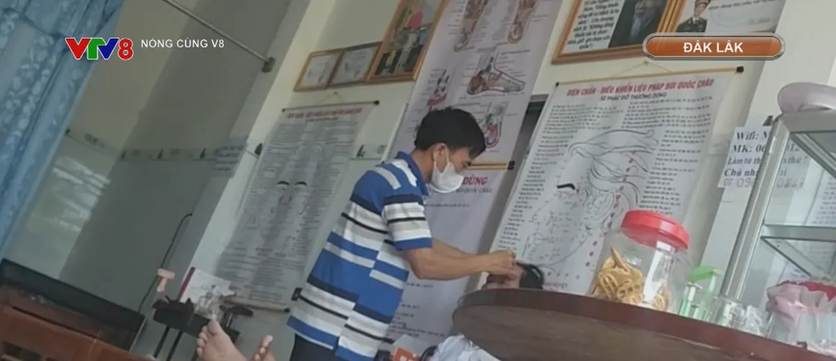 Đắk Lắk: Xử l&yacute; nghi&ecirc;m vụ bệnh nh&acirc;n t&acirc;m thần chữa bệnh tr&aacute;i ph&eacute;p
- Ảnh 2.