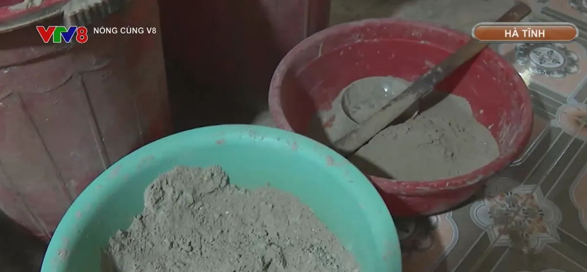 Hà Tĩnh: Triệt xoá đường dây sản xuất thuốc Đông y giả
- Ảnh 2. Hà Tĩnh: Triệt xoá đường dây sản xuất thuốc Đông y giả
- Ảnh 2.