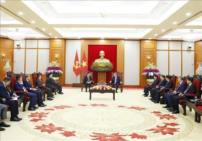 Tổng Bí thư Tô Lâm tiếp Bộ trưởng Công an Lào, nhấn mạnh hợp tác an ninh là trụ cột quan trọng- Ảnh 1. Tổng Bí thư Tô Lâm tiếp Bộ trưởng Công an Lào, nhấn mạnh hợp tác an ninh là trụ cột quan trọng- Ảnh 1.