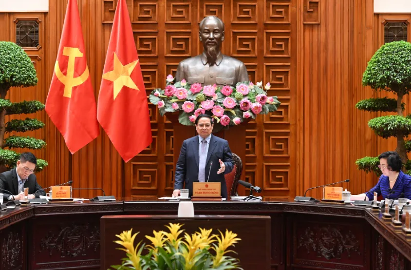 Thủ tướng: Kh&ocirc;ng để thiếu xăng dầu cho sản xuất, kinh doanh, ti&ecirc;u d&ugrave;ng- Ảnh 1.