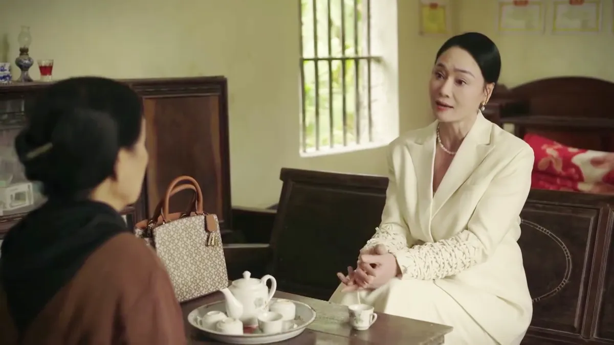 Bước ch&acirc;n v&agrave;o đời - Tập 13: Về qu&ecirc; gặp b&agrave; Thương, mẹ Qu&acirc;n v&ecirc;nh v&aacute;o, khinh người- Ảnh 2.