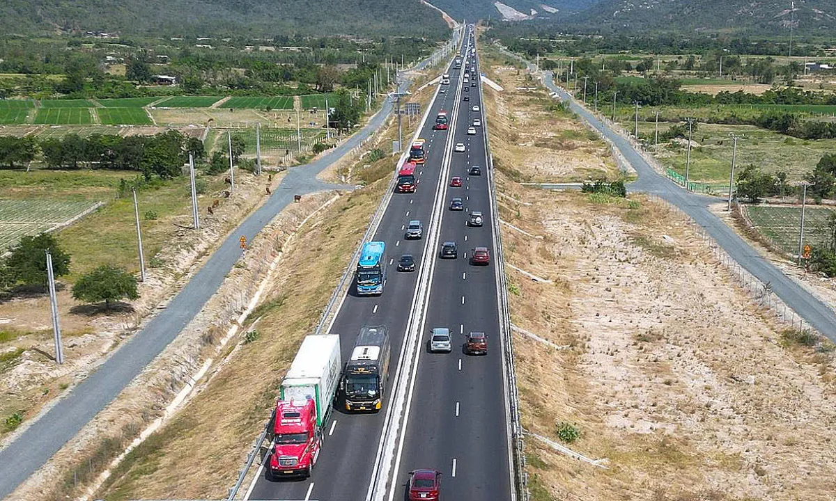 Xử l&yacute; thế n&agrave;o khi xe chết m&aacute;y tr&ecirc;n cao tốc kh&ocirc;ng c&oacute; l&agrave;n khẩn cấp?- Ảnh 1.