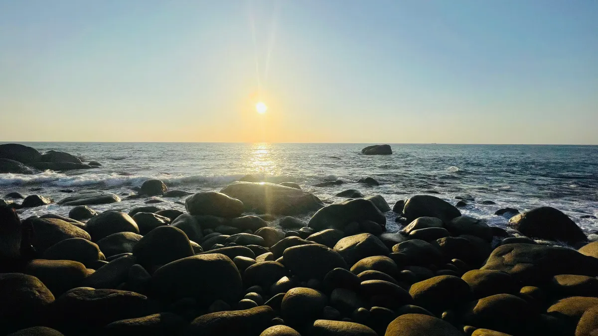 Chuyện về những người giữ biển v&agrave; vẻ đẹp nguy&ecirc;n sơ tr&ecirc;n đảo B&igrave;nh Hưng ng&agrave;y nắng mới- Ảnh 2.