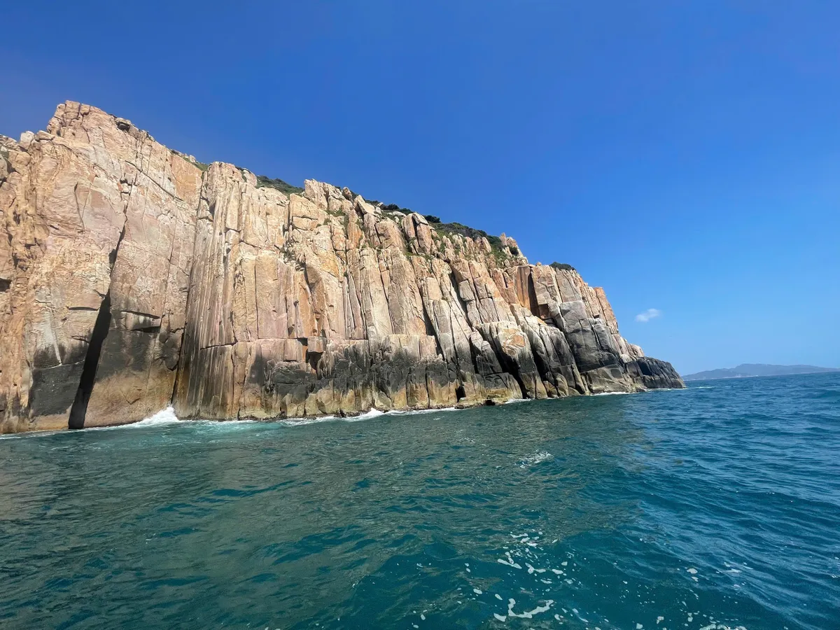 Chuyện về những người giữ biển v&agrave; vẻ đẹp nguy&ecirc;n sơ tr&ecirc;n đảo B&igrave;nh Hưng ng&agrave;y nắng mới- Ảnh 1.