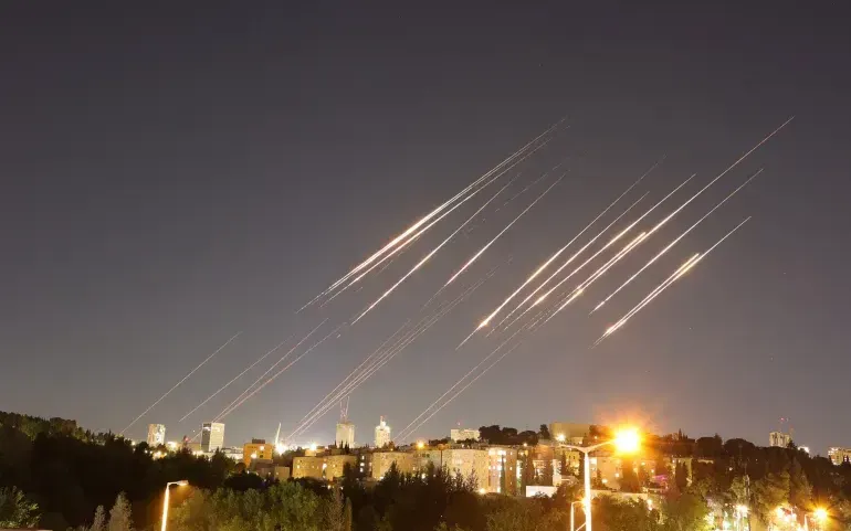 Iran phóng tên lửa nhằm về phía Israel (Ảnh tư liệu: EPA-EFE)