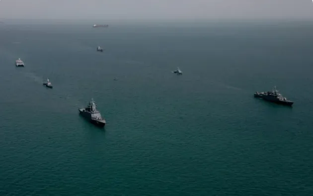 Các tàu thuyền ở eo biển Hormuz (Ảnh minh họa: nicksortor/X)