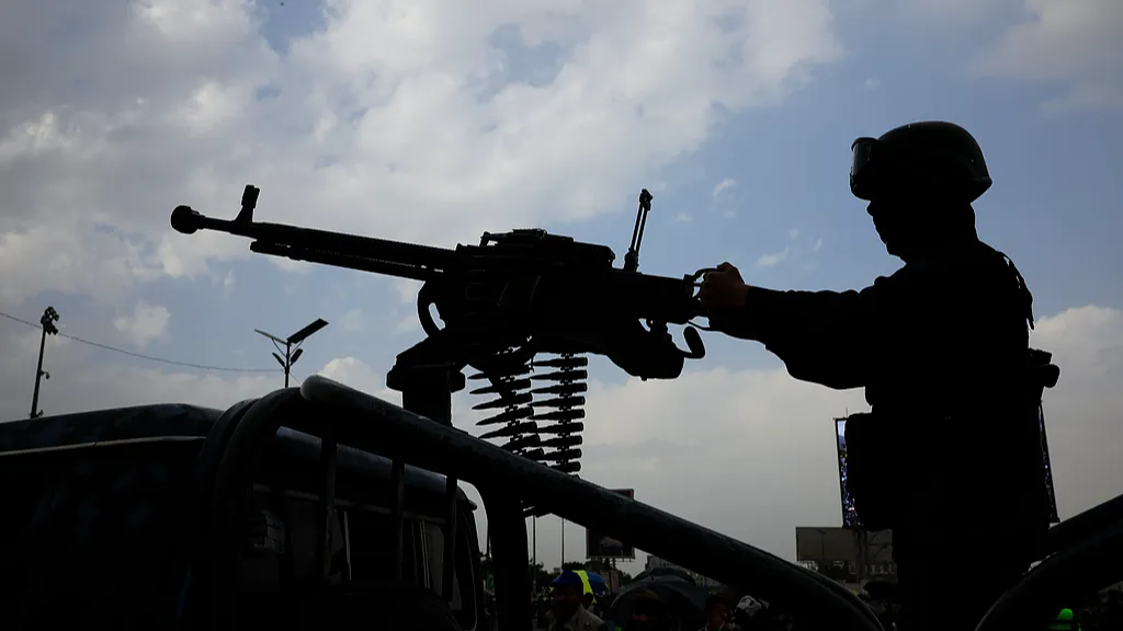 Houthi đe dọa phong tỏa eo biển chiến lược Bab el-Mandeb- Ảnh 1.