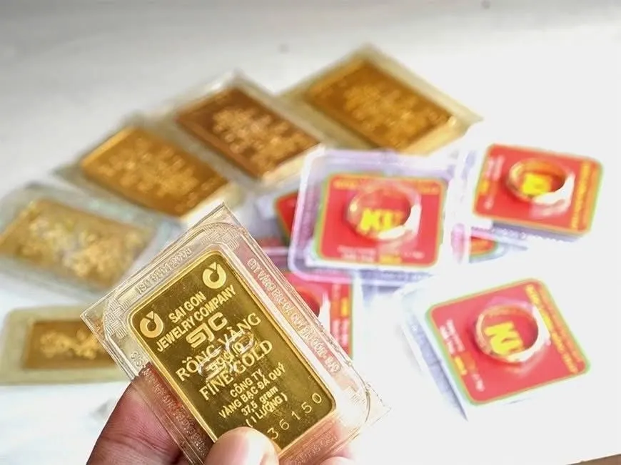 Gi&aacute; v&agrave;ng lao dốc mạnh, người mua lỗ tới gần 23 triệu đồng/lượng- Ảnh 1.