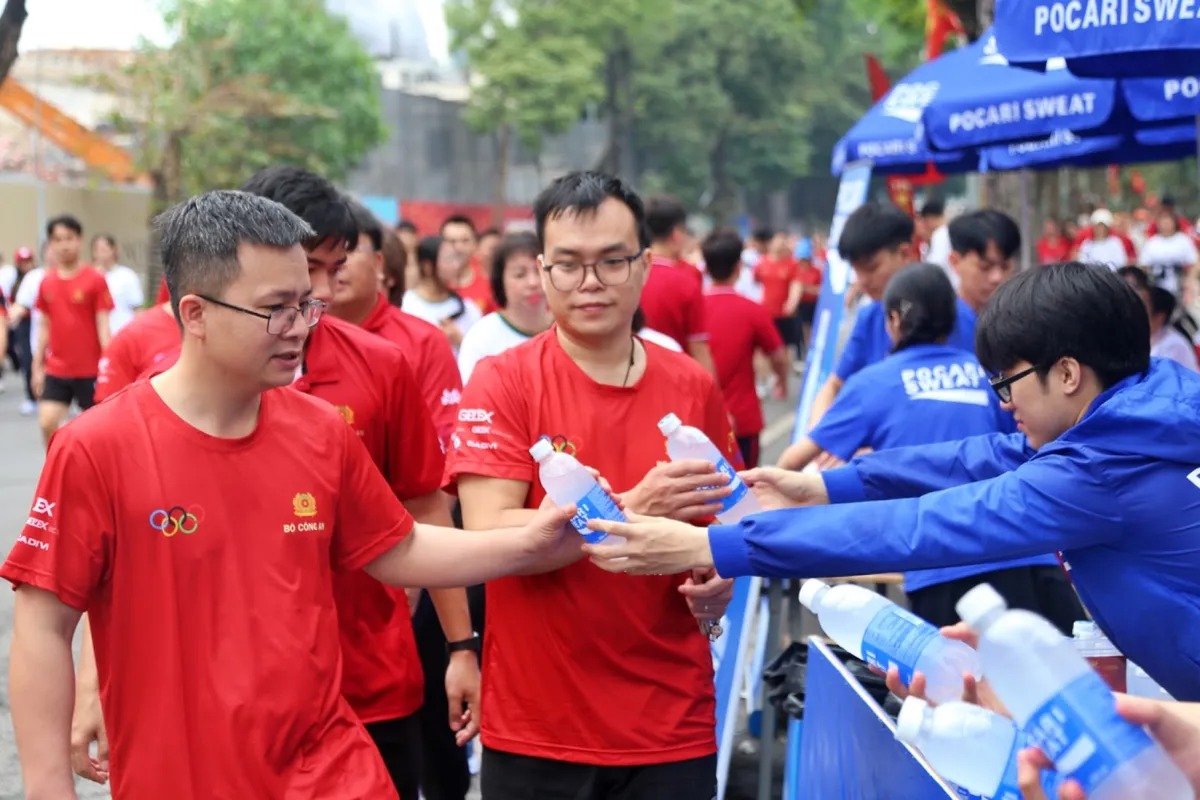 Ng&agrave;y chạy Olympic v&igrave; sức khỏe to&agrave;n d&acirc;n: Lan tỏa th&ocirc;ng điệp v&igrave; sức khỏe, v&igrave; h&ograve;a b&igrave;nh - Ảnh 2.