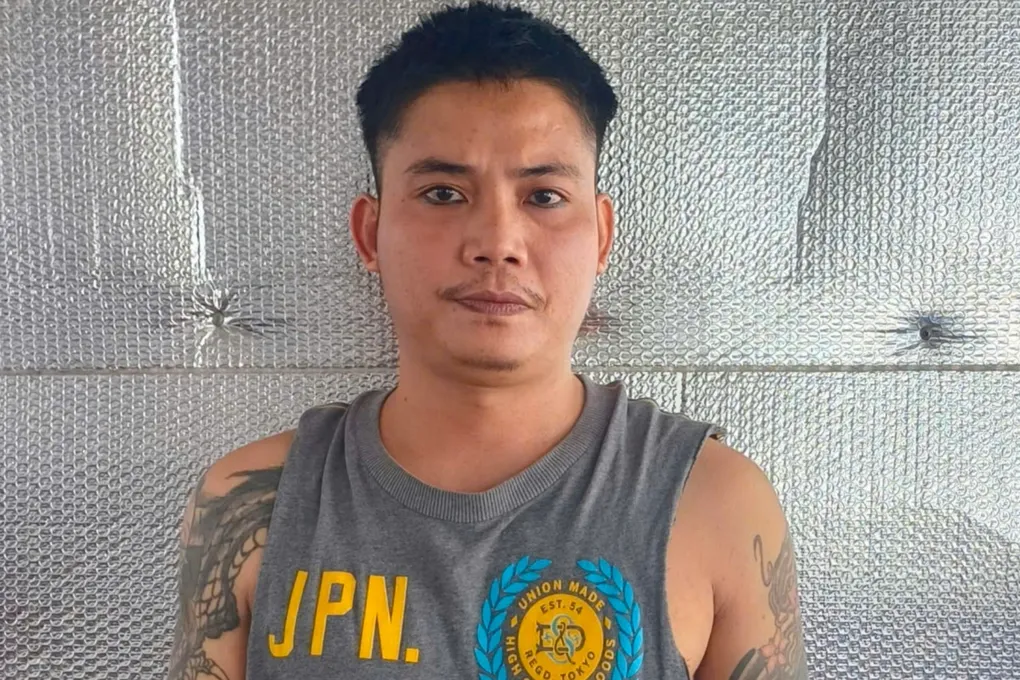 
Bắt tạm giam đối tượng sử dụng ma t&uacute;y, t&agrave;ng trữ s&uacute;ng tr&aacute;i ph&eacute;p ở An Giang- Ảnh 1.