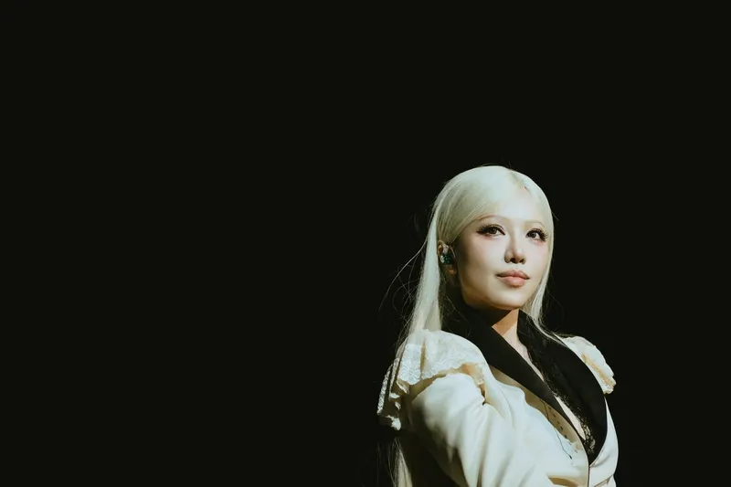 Live concert của Ph&ugrave;ng Kh&aacute;nh Linh: Đi qua những ho&agrave;i nghi để thăng hoa c&ugrave;ng &acirc;m nhạc - Ảnh 8.