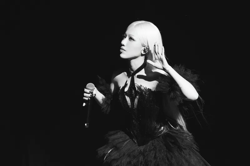 Live concert của Ph&ugrave;ng Kh&aacute;nh Linh: Đi qua những ho&agrave;i nghi để thăng hoa c&ugrave;ng &acirc;m nhạc - Ảnh 7.