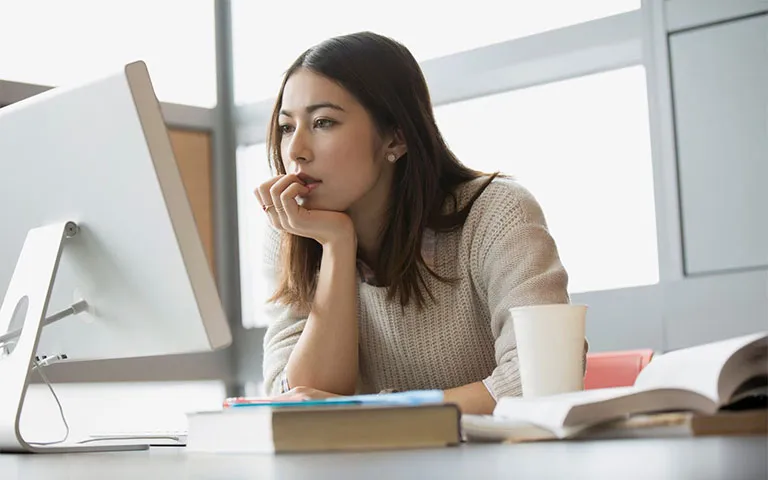 Ngồi qu&aacute; l&acirc;u l&agrave;m tăng nguy cơ đột quỵ như thế n&agrave;o?- Ảnh 1.