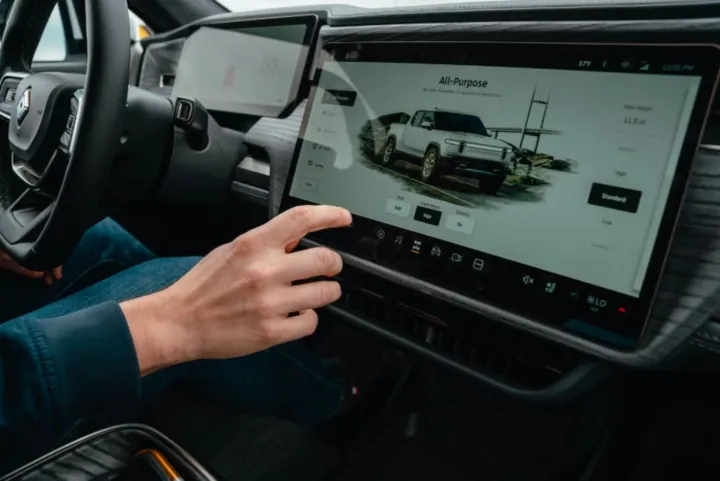 Nhiều c&ocirc;ng nghệ &ocirc; t&ocirc; hiện đại bị cảnh b&aacute;o: Tiện nghi nhưng tiềm ẩn rủi ro- Ảnh 1.