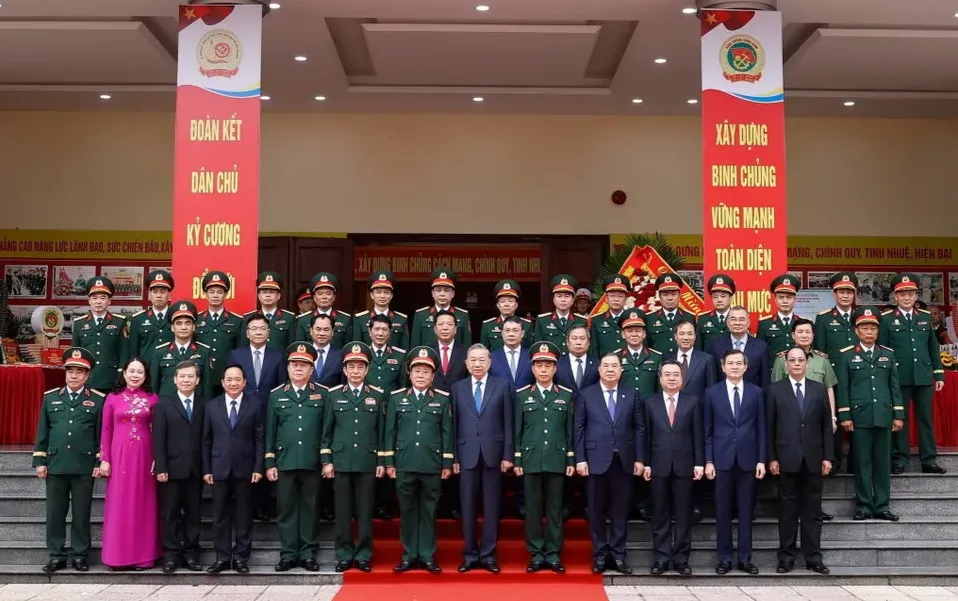 Tổng B&iacute; thư T&ocirc; L&acirc;m dự kỷ niệm 80 năm th&agrave;nh lập Binh chủng C&ocirc;ng binh, trao Hu&acirc;n chương Hồ Ch&iacute; Minh- Ảnh 1.