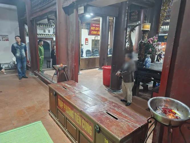 Hà Nội: Bắt giữ đối tượng móc túi tại khu vực Đền Trình - Chùa Hương - Ảnh 1.