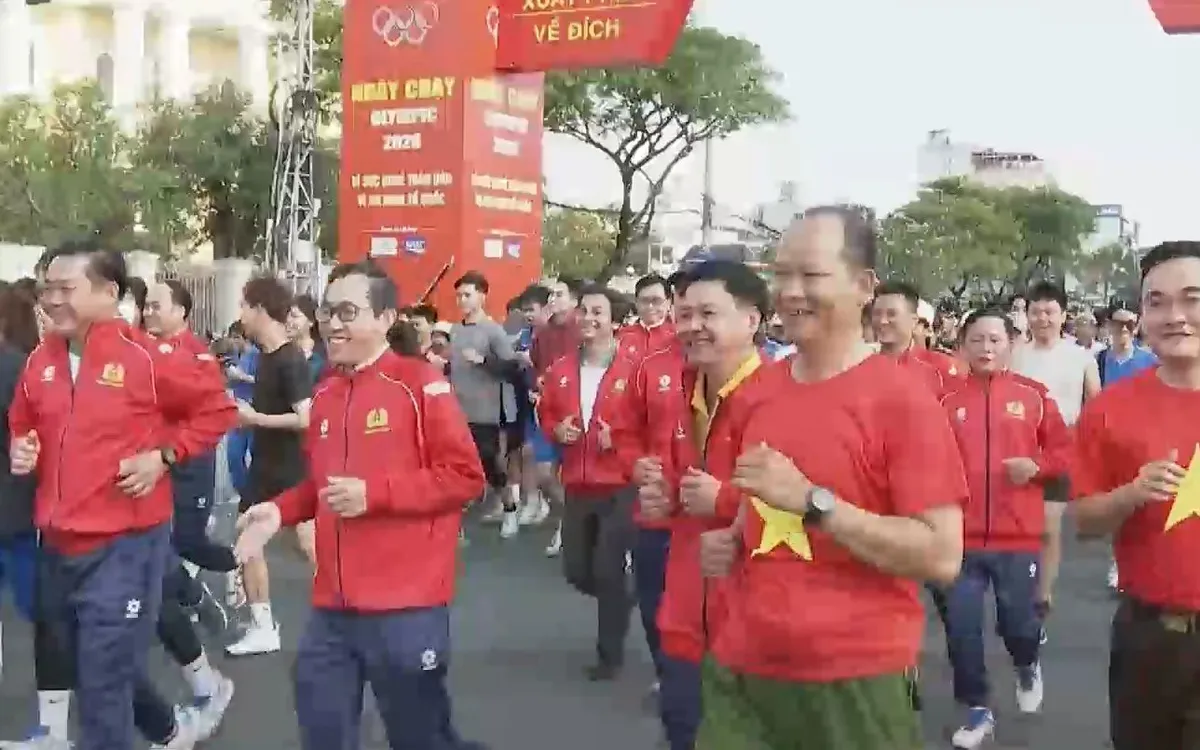 Ng&agrave;y chạy Olympic - V&igrave; sức khỏe to&agrave;n d&acirc;n v&igrave; an ninh Tổ quốc- Ảnh 2.