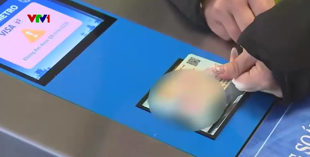 Hiệu quả rõ nét từ kiểm soát vé điện tử trên đường sắt đô thị Hà Nội - Ảnh 1.