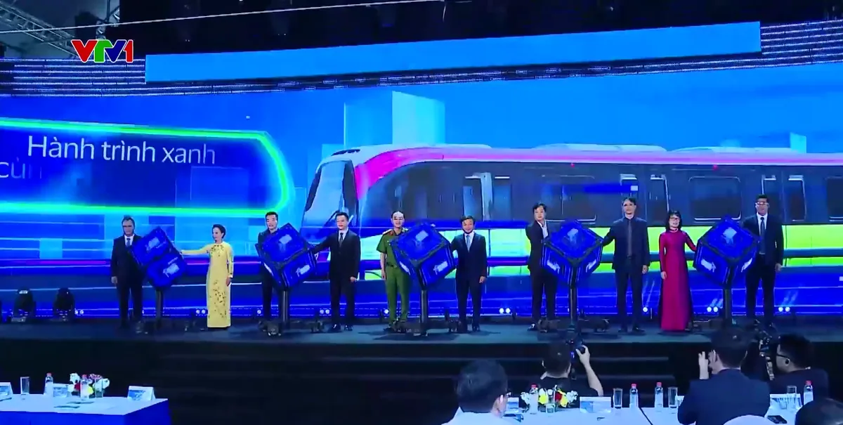 Hiệu quả rõ nét từ kiểm soát vé điện tử trên đường sắt đô thị Hà Nội - Ảnh 2.