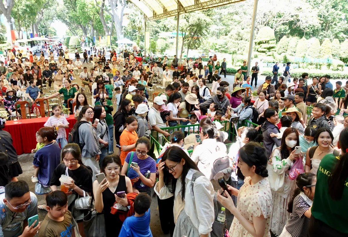 H&agrave;ng ng&agrave;n người tham dự sinh nhật 162 tuổi của Thảo Cầm Vi&ecirc;n S&agrave;i G&ograve;n- Ảnh 10.