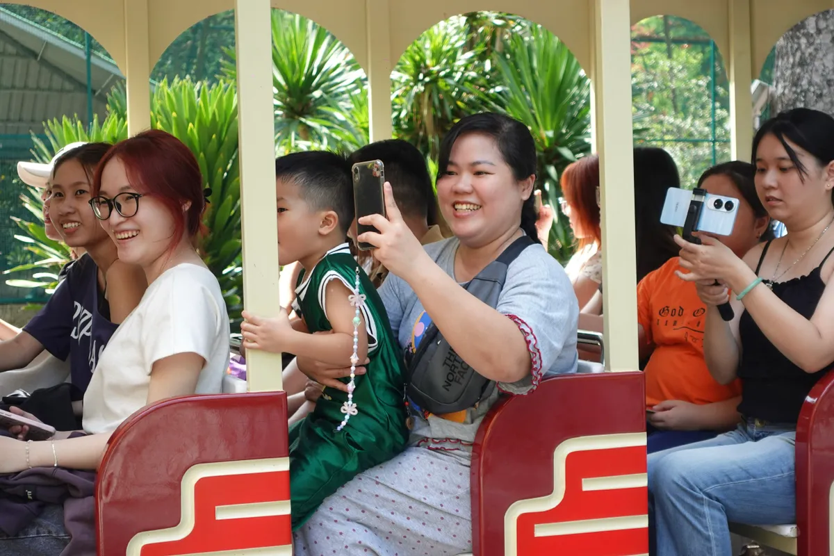 H&agrave;ng ng&agrave;n người tham dự sinh nhật 162 tuổi của Thảo Cầm Vi&ecirc;n S&agrave;i G&ograve;n- Ảnh 13.