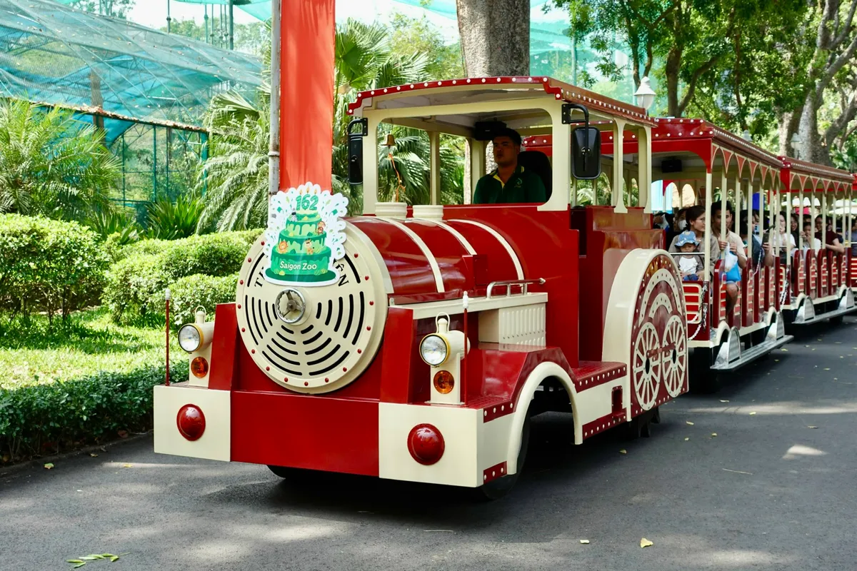 H&agrave;ng ng&agrave;n người tham dự sinh nhật 162 tuổi của Thảo Cầm Vi&ecirc;n S&agrave;i G&ograve;n- Ảnh 11.