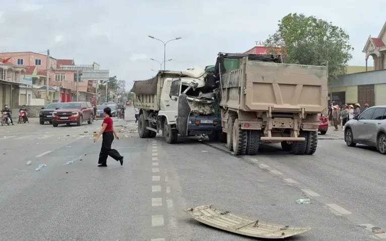 Vụ tai nạn giao thông liên hoàn kinh hoàng: Tài xế xe tải tử vong