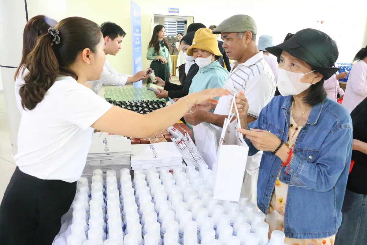 Tuổi trẻ VTV hỗ trợ bệnh nhân khó khăn tại Huế - Ảnh 5.