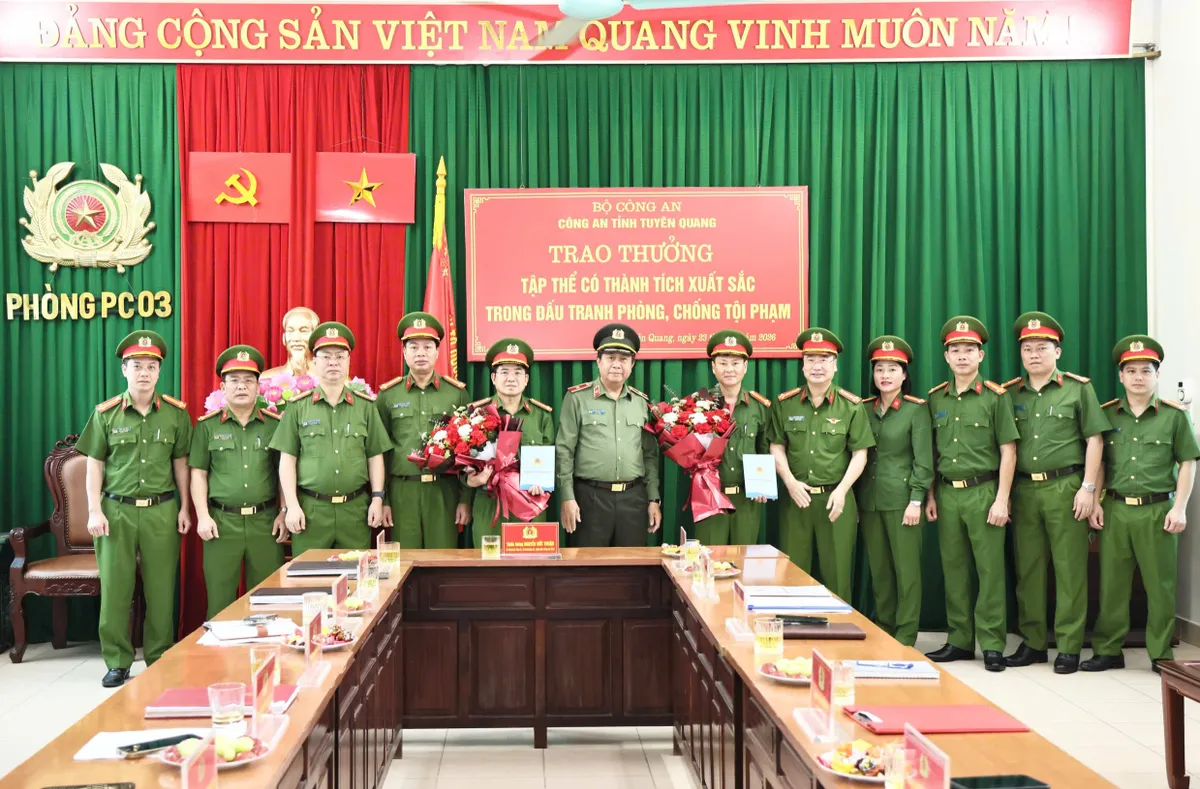 Tuyên Quang: Triệt phá đường dây buôn pháo nổ xuyên biên giới, thu giữ gần 710kg - Ảnh 1.