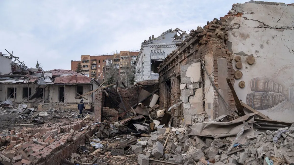 2 cảng xuất khẩu dầu mỏ lớn nhất của Nga tạm dừng hoạt động sau khi bị tấn công UAV - Ảnh 1.