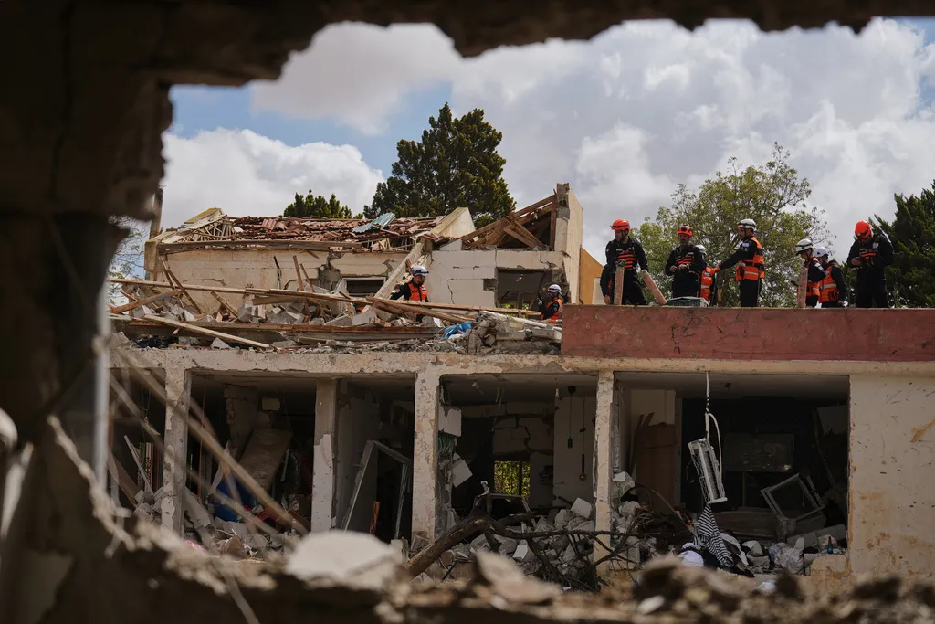 Hơn 160 người bị thương sau 2 cuộc tấn c&ocirc;ng t&ecirc;n lửa của Iran v&agrave;o miền Nam Israel  - Ảnh 2.