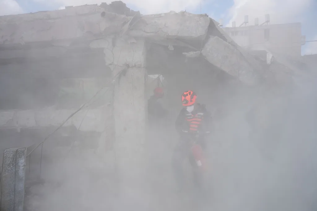 Hơn 160 người bị thương sau 2 cuộc tấn c&ocirc;ng t&ecirc;n lửa của Iran v&agrave;o miền Nam Israel  - Ảnh 1.