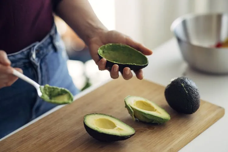 Một quả bơ mỗi ng&agrave;y c&oacute; tốt cho tim mạch?- Ảnh 1.