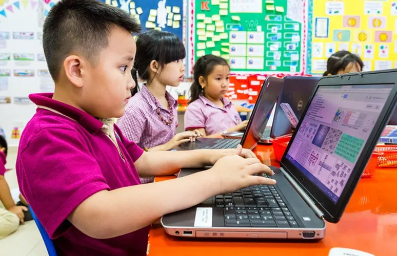 Bảo vệ, th&uacute;c đẩy trẻ em ph&aacute;t triển l&agrave;nh mạnh, t&iacute;ch cực tr&ecirc;n m&ocirc;i trường mạng - Ảnh 1.