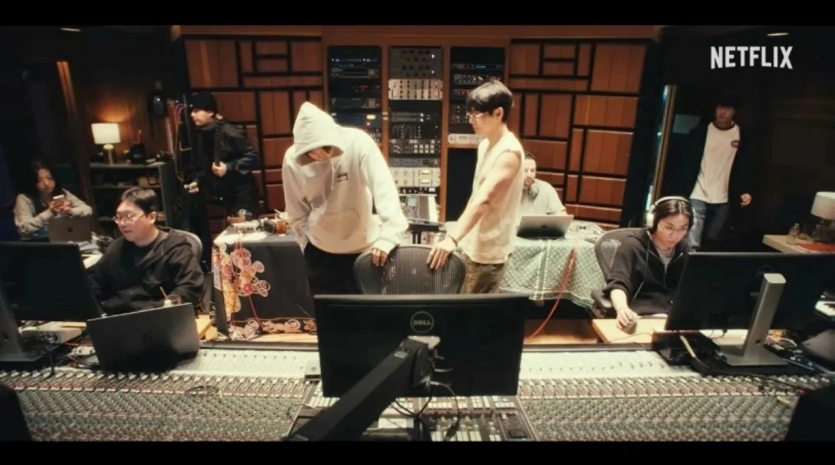 Những điều đ&aacute;ng suy ngẫm từ bộ phim t&agrave;i liệu sắp ra mắt của BTS- Ảnh 1.