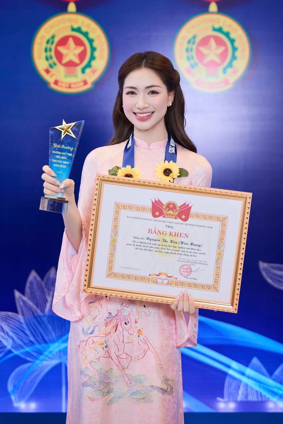 Điểm tin sao Việt: MC M&ugrave; Tạt lần đầu gọi Đức Huy l&agrave; 'anh' trong lễ cưới - Ảnh 3.