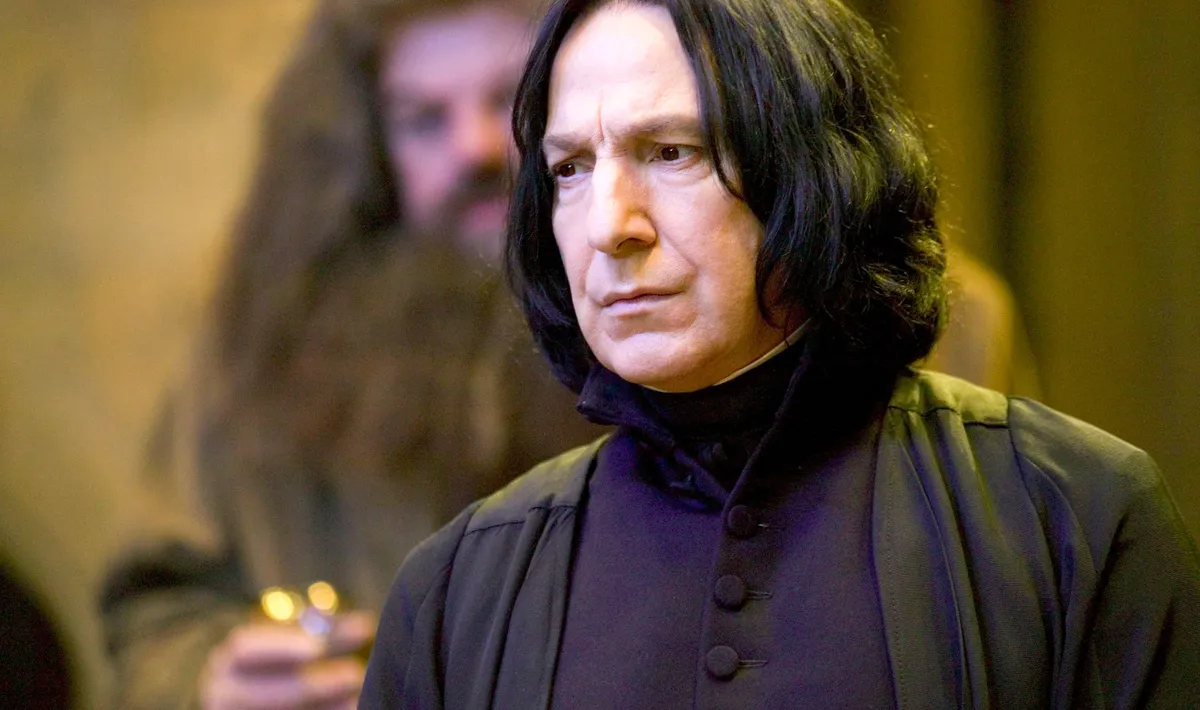 Diễn vi&ecirc;n v&agrave;o vai thầy Snape trong Harry Potter bản truyền h&igrave;nh bị đe dọa - Ảnh 2.