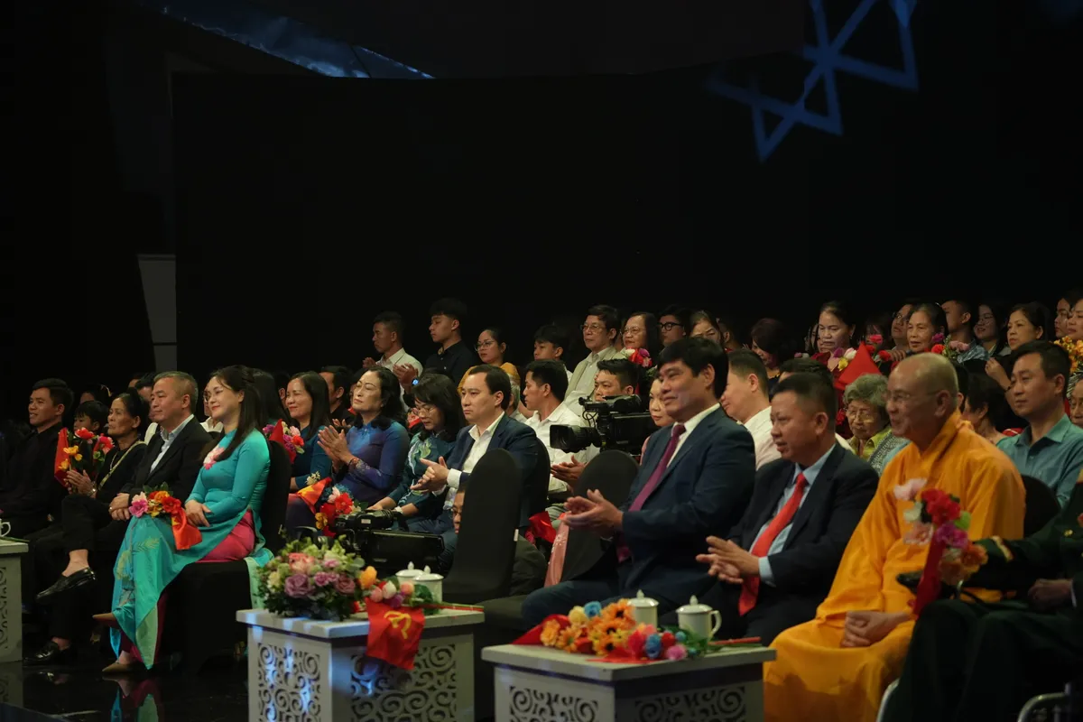 S&aacute;ng m&atilde;i niềm tin: Bản h&ograve;a ca của &yacute; ch&iacute; v&agrave; l&ograve;ng d&acirc;n sau ng&agrave;y hội bầu cử - Ảnh 8.