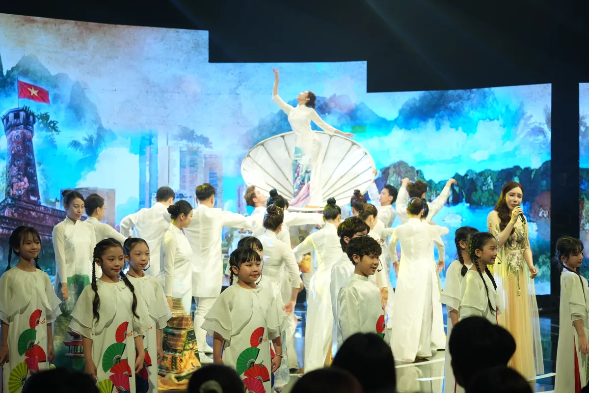 S&aacute;ng m&atilde;i niềm tin: Bản h&ograve;a ca của &yacute; ch&iacute; v&agrave; l&ograve;ng d&acirc;n sau ng&agrave;y hội bầu cử - Ảnh 3.