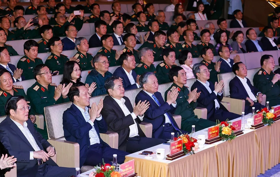 Tổng Bí thư Tô Lâm dự chương trình nghệ thuật "Thanh âm dưới ánh mặt trời" - Ảnh 1.