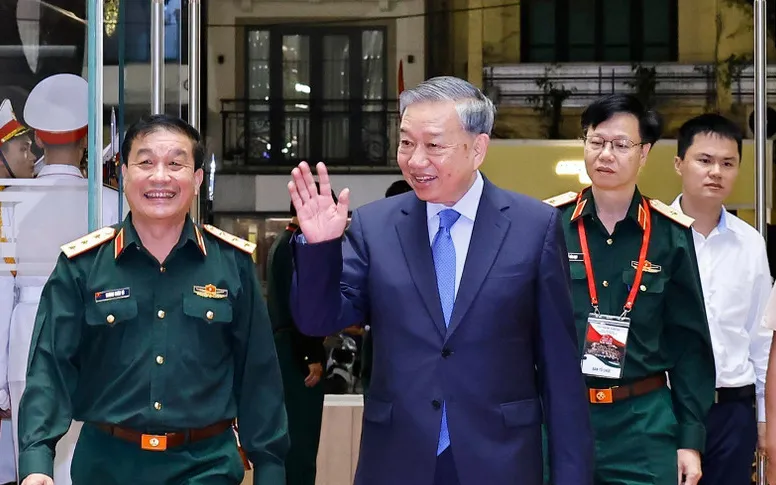 Tổng Bí thư Tô Lâm đến dự chương trình nghệ thuật "Thanh âm dưới ánh Mặt trời". (Ảnh: TTXVN)
