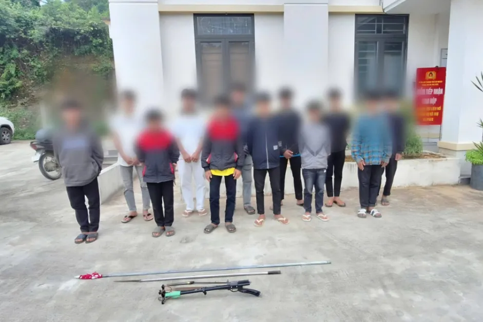 Hai nhóm thanh niên hỗn chiến lúc rạng sáng, 4 người bị thương - Ảnh 1.