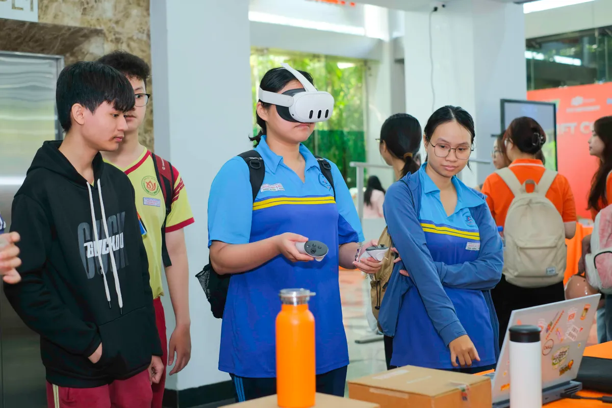 Khi giảng đường trở th&agrave;nh điểm hẹn của c&ocirc;ng nghệ v&agrave; việc l&agrave;m  - Ảnh 3.