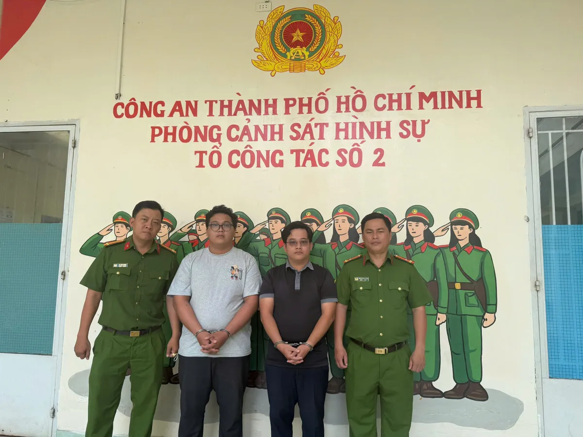 TP Hồ Ch&iacute; Minh: Triệt ph&aacute; đường d&acirc;y d&ugrave;ng giấy tờ giả thu&ecirc; &ocirc; t&ocirc; tự l&aacute;i rồi cầm cố- Ảnh 1.
