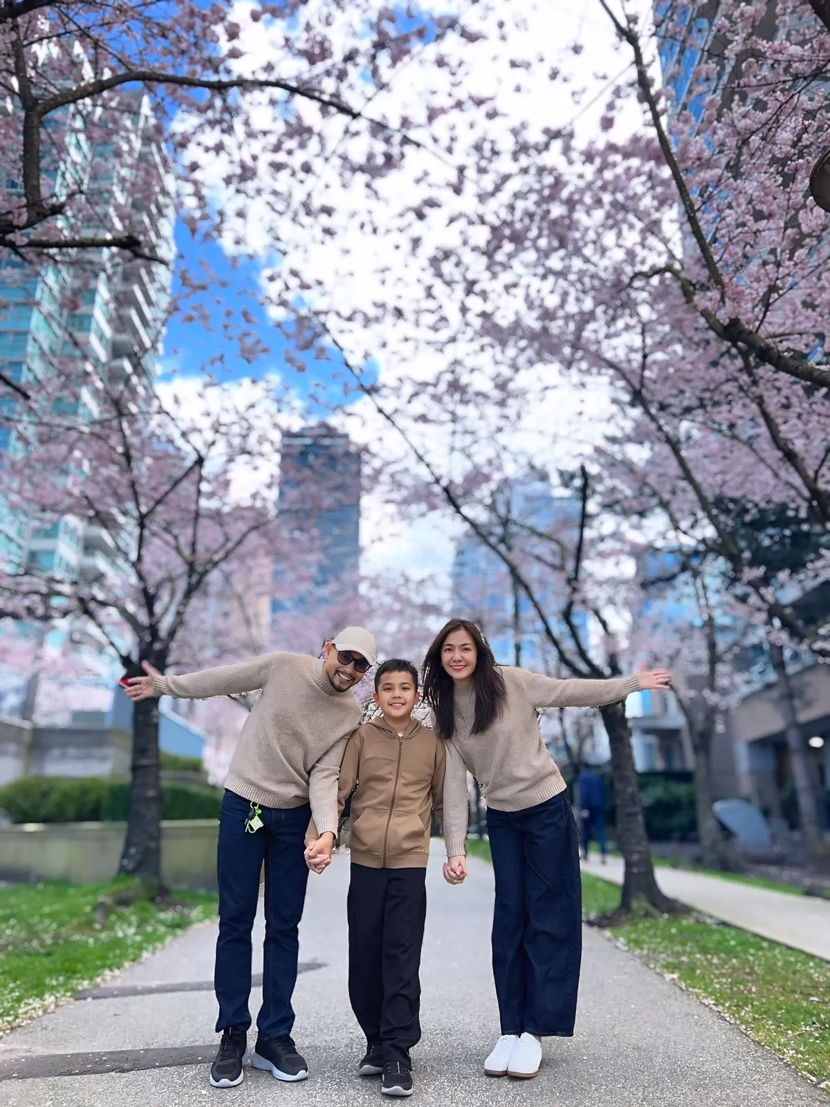 Điểm tin sao Việt: MC M&ugrave; Tạt lần đầu gọi Đức Huy l&agrave; 'anh' trong lễ cưới - Ảnh 2.