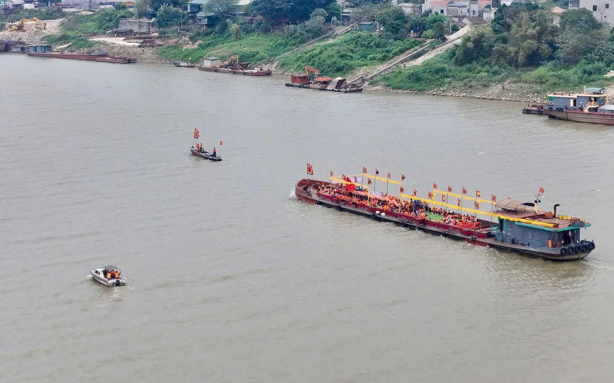 Lực lượng Cảnh sát đường thuỷ Hà Nội bảo đảm an toàn giao thông các lễ hội trên sông.