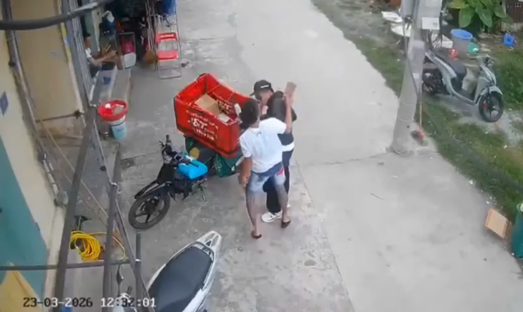 Hưng Y&ecirc;n: Triệu tập thanh ni&ecirc;n h&agrave;nh hung người giao h&agrave;ng- Ảnh 2.